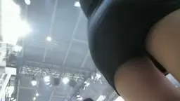 MVI_5445 抄底包臀黑衣车模