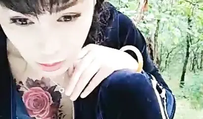 东北豪放姐自驾游到某景区勾引路人大哥到山上野战无套内射