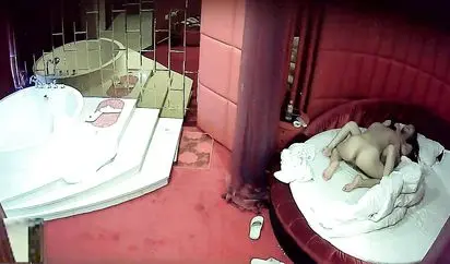 精品酒店偷拍苗条美女和男上司偷情搞了好久才勃起狠狠草