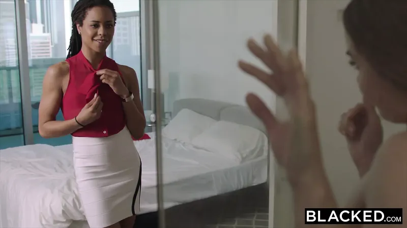 Blacked Blonde Model 遇見 Mandingo 巨大的黑色