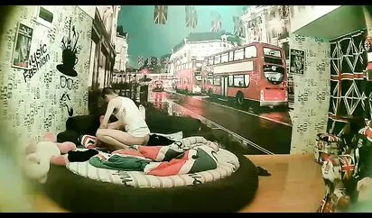 伦敦风酒店热恋小情侣啪啪啪激情性福妹子很敏感很能叫呻吟声听的心痒痒还说后面插不容易怀孕对白清晰搞笑