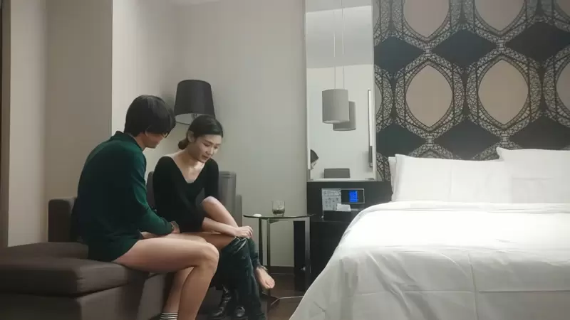 最近比较有特色的一个美女 3000档外围 干哭了 用利抽插2021.12.27