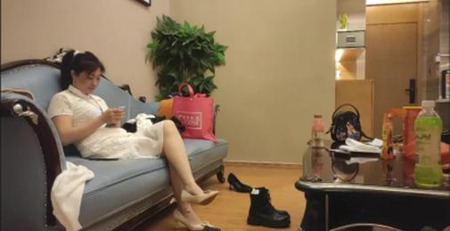 《探总奉上》肉色丝袜高跟 一个懂男人的主儿