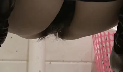 大师傅原创精品厕拍作品之拉风美女 外表清纯逼逼貌似还未开苞 露脸
