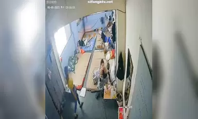 黑客破解攝像頭偷拍 多場合家庭宿舍廁所更衣洗澡(32)