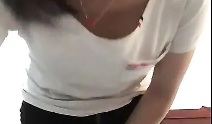 果贷视频样子清纯的学妹李X看逼貌似被人日过不少