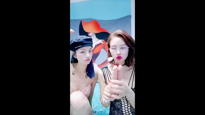 妈妈调教女儿全程露脸激情大秀 情趣丝袜诱惑淫声荡语 双头道具插进妈妈和女儿的骚穴自慰 高潮喷水好刺激