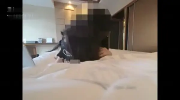 酒店搭讪私会白嫩长腿大奶素人小姐姐 嘴上一直说不要 手却一直拿着我鸡巴往逼里塞 快高