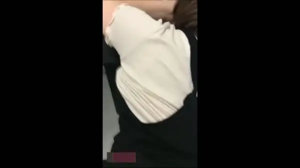 娃娃臉悶騷妹公廁口交摀嘴後入