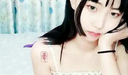 颜值不错两个萌妹子一起撸管 口交舔硬后入抽插啪啪非常诱人 很是诱惑喜欢不要错过