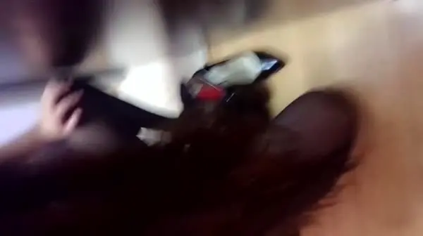 TS黑丝女王长的很标志 坐在沙发上享受狗奴的口舌侍奉续 黑丝踩踏皮鞭爆菊 精液涂脸