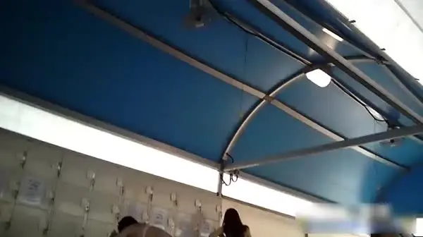 潜入韩国某海边浴场洗浴室偷拍韩国妞貌似略胜岛国妞一筹