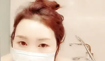 白皙皮肤口罩少妇浴室洗澡秀 大奶子非常诱人小露逼逼大白屁股 很是诱惑喜欢不要错过