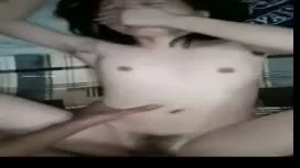 大屌哥在家干女友怕吵到父母 她没忍住还是叫了出来