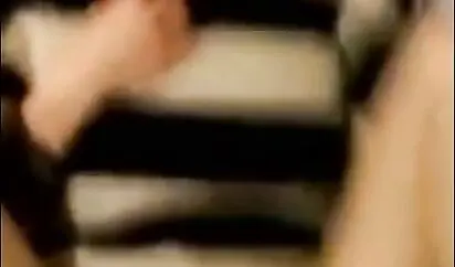 酒吧搭讪女白领请她喝杯放了催情药的饮料带回寓所啪啪样子太骚了射了她两次