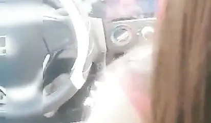 很久没冒泡的黑夜户外摩的女神兮兮大白天露脸本田车内手刹杆当肉棒插逼