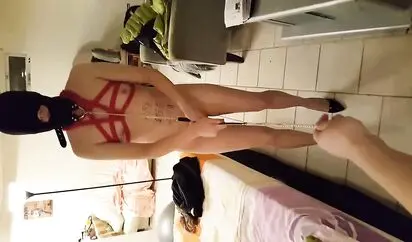 淫荡母狗终极调教 女神人妻跪下即为调教奴 跪舔+鞭打+淫字+虐操