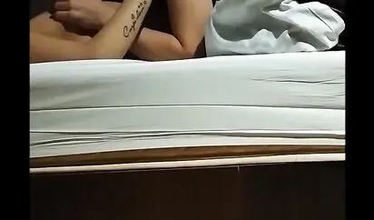 经典自拍-蜂腰翘臀正妹汽车旅馆兼职服务啪啪 叫床声给力