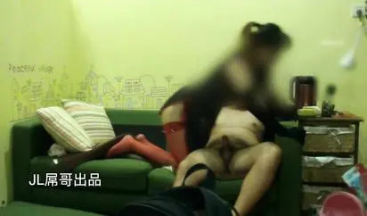 JL屌哥最新大作-性感漂亮的长腿美女沙发上被胖哥各种姿势爆操后又抱起来猛干