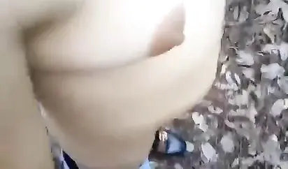 穿解放鞋的乡巴佬男主播带着两个村姑到山上野战白天干到晚上听口音是广西那边的