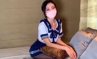 刚放学回来的淫荡女儿趁妈妈不在家和爸爸偷偷干了起来