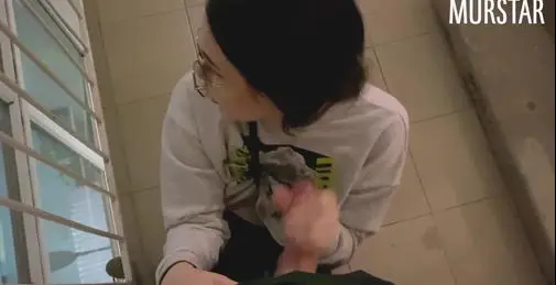 在入口处吸了恶霸 墨星