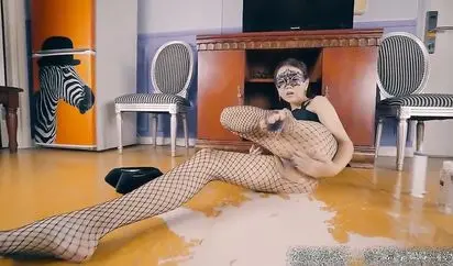 国产拳交女王周晓琳超大号针筒注射花生牛奶