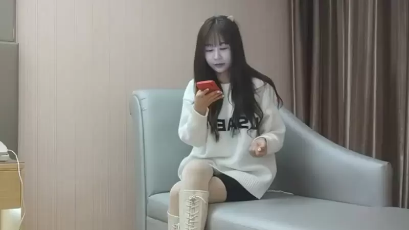 深夜再约极品萌妹 用利抽插