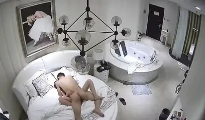 360水滴TP-白色浴缸房偷拍东北口音的高颜值妹子被土豪舔的翻来覆去 对白超搞笑