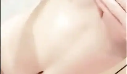 艺术院校水嫩漂亮的99年性感美女被土豪男友激烈爆插嫩穴后自己又偷偷自慰 边搞边拍 颜值高 美乳嫩穴