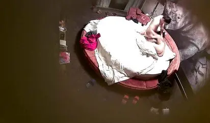 精品酒店偷拍长相斯文的眼镜情侣吃饱了开草妹子坐在上面摇得很爽啊笑容满满的