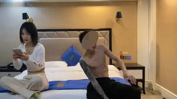 91探花大神花臂哥 酒店约炮家里缺钱出来兼职的美女被草到嗨翻 对白有趣