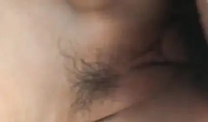 骚母狗乖乖的钻到车上主动脱裤子无套内射