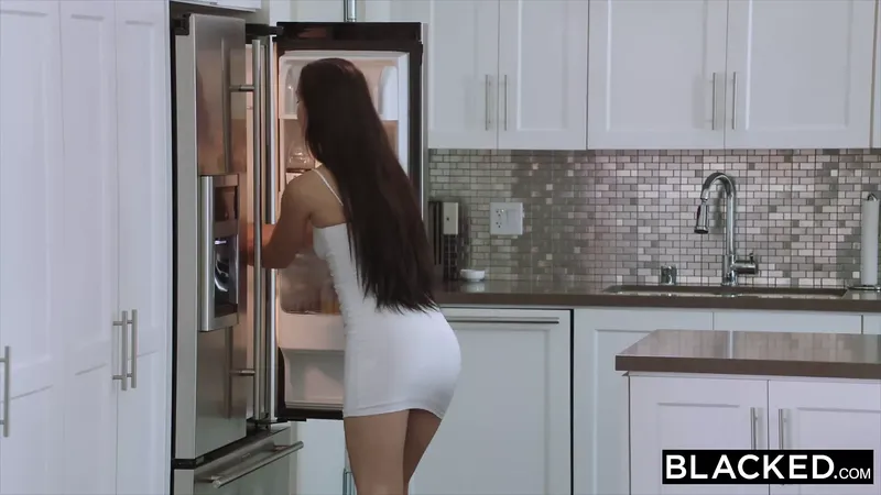 的兩個青少年被怪物黑色的公雞中出