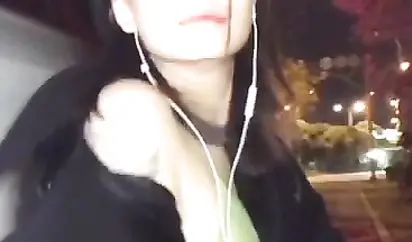 公路户外紫薇 车内道具秀 旁边车上还躲着两人褕褕看不敢下来