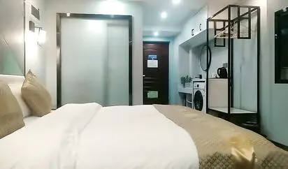 性欲特强的嫖王威哥酒店6000元双飞两个美女其中一个明星颜值干了一个多小时