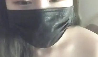 貌似喝了不少酒的可爱型美女直播狼友们刷了不少礼物让她自慰一下