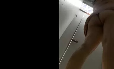 海邊隔板浴室偷窺各種小姐姐15