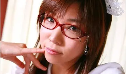 どスケベメイドは眼鏡っ子