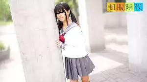 制服時代 あどけない表情がたまらない華奢な女の子