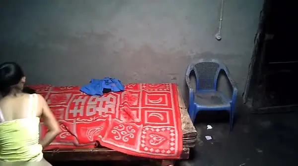 棚户区简陋炮房铲车司机大叔没活出来找齐B短裙鸡妹泄泄火J8早已硬梆梆脱光直接就干屌还挺大疯狂输出内射