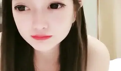卡通大眼睛美女 小姐姐十九岁-校花级美少女跟表哥乱伦全裸啪啪做爱 漂亮小嫩逼 危险期没有内射