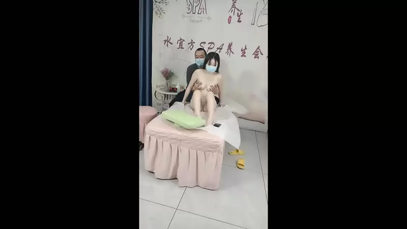 水宜方SPA养生馆 偷拍小少妇 坚挺美乳白又大 诱惑的小女人