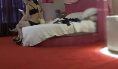 名门夜宴偷拍系列美女模特小宇和小苏拍内衣广告被套路偷拍第一部