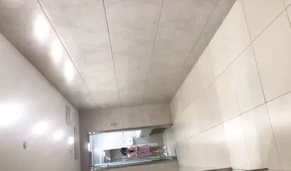 最新流出国内厕拍大神潜入某大厦高级写字楼女厕偷拍白领姐姐们嘘嘘