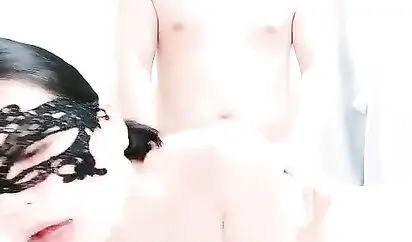 北京骚浪少妇护士雅琪约炮帅小伙 制服诱惑玩69舔逼吃几把 淫声浪语多体位抽插 骚逼特写被草后还拿道具玩逼