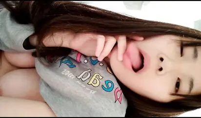 真实记录-美乳漂亮的年轻美女和男友瞒着父母私自同居肏逼性爱自拍流出 2人边干还边讨论什么时间结婚