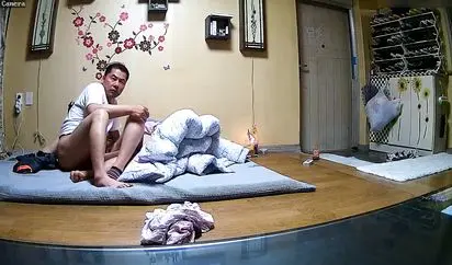 家用网络摄像头被黑TP金链子中年大叔地板玩操媳妇捅几下看会电视换个姿势继续干内射宠物狗观战