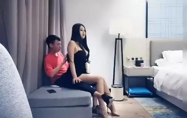 极品尤物级丰满小姐姐约到酒店穿着包臀黑裙白皙皮肤真是让人鸡巴立马硬邦邦冲动前凸后翘疯狂猛力抽插操穴