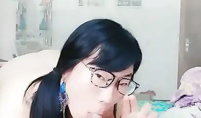 长相俊俏的小哥哥被大姐姐霍霍了 奶子有水给他吃让舔逼 叫声骚口技好 无套爆草多体位抽插直接内射